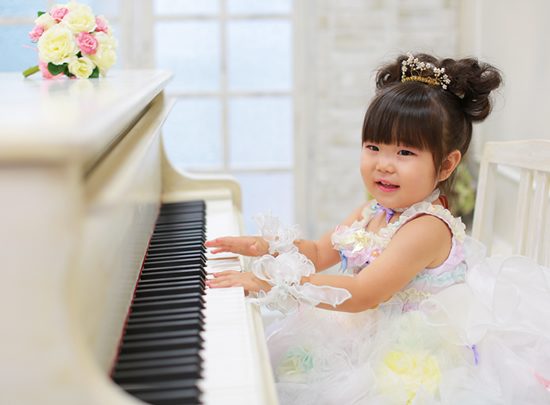 都内で唯一!白いピアノがある写真スタジオ